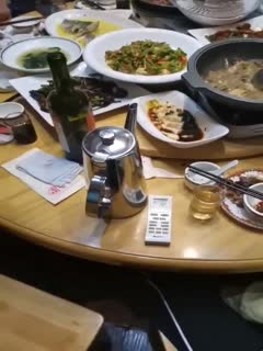 我和你一样，想知道这饭店在哪里,吃饱饭还有特殊服务，打飞机 对面的少妇脱光光舔鸡巴，短短时间刺激无线！